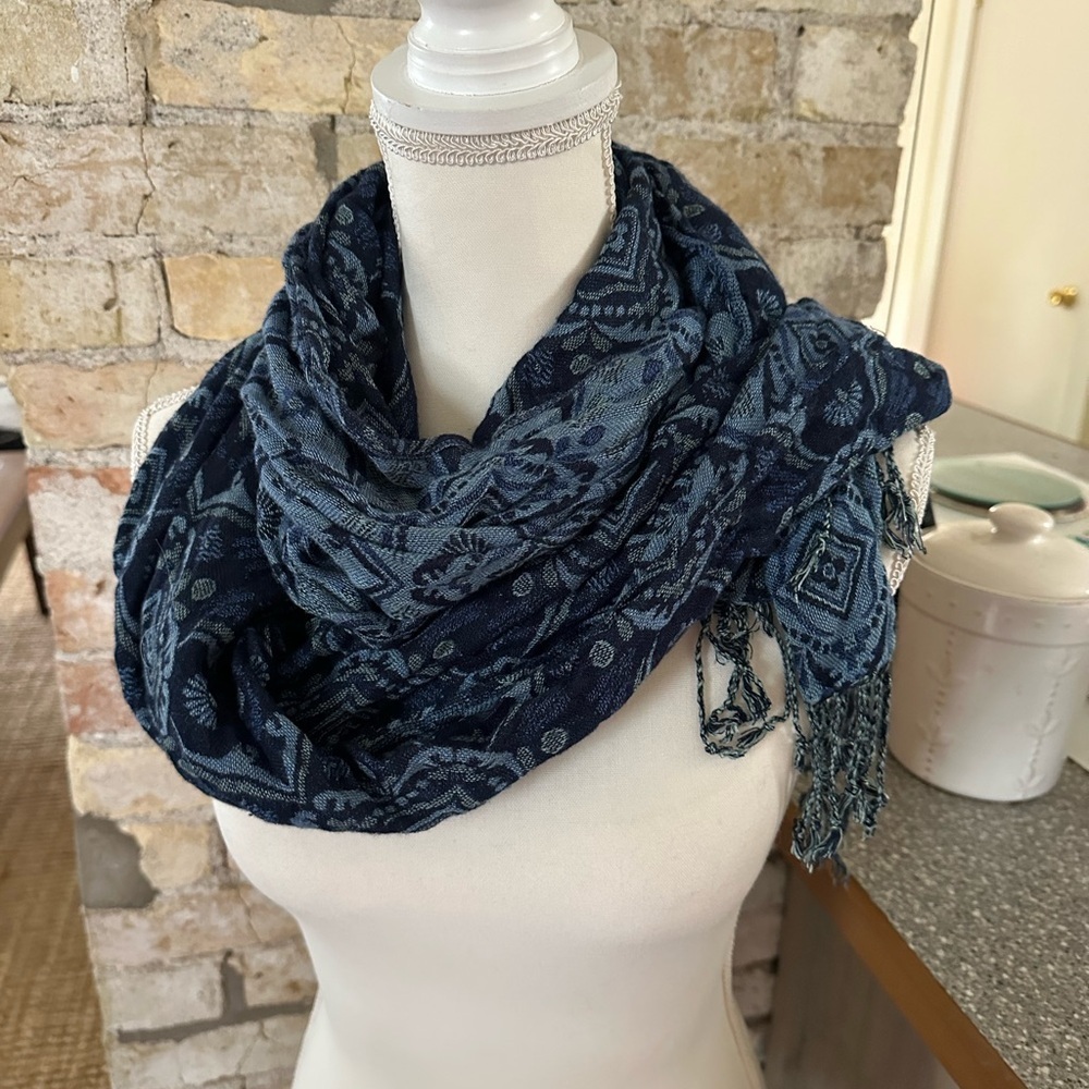 Elegant Blue Patterned Scarf